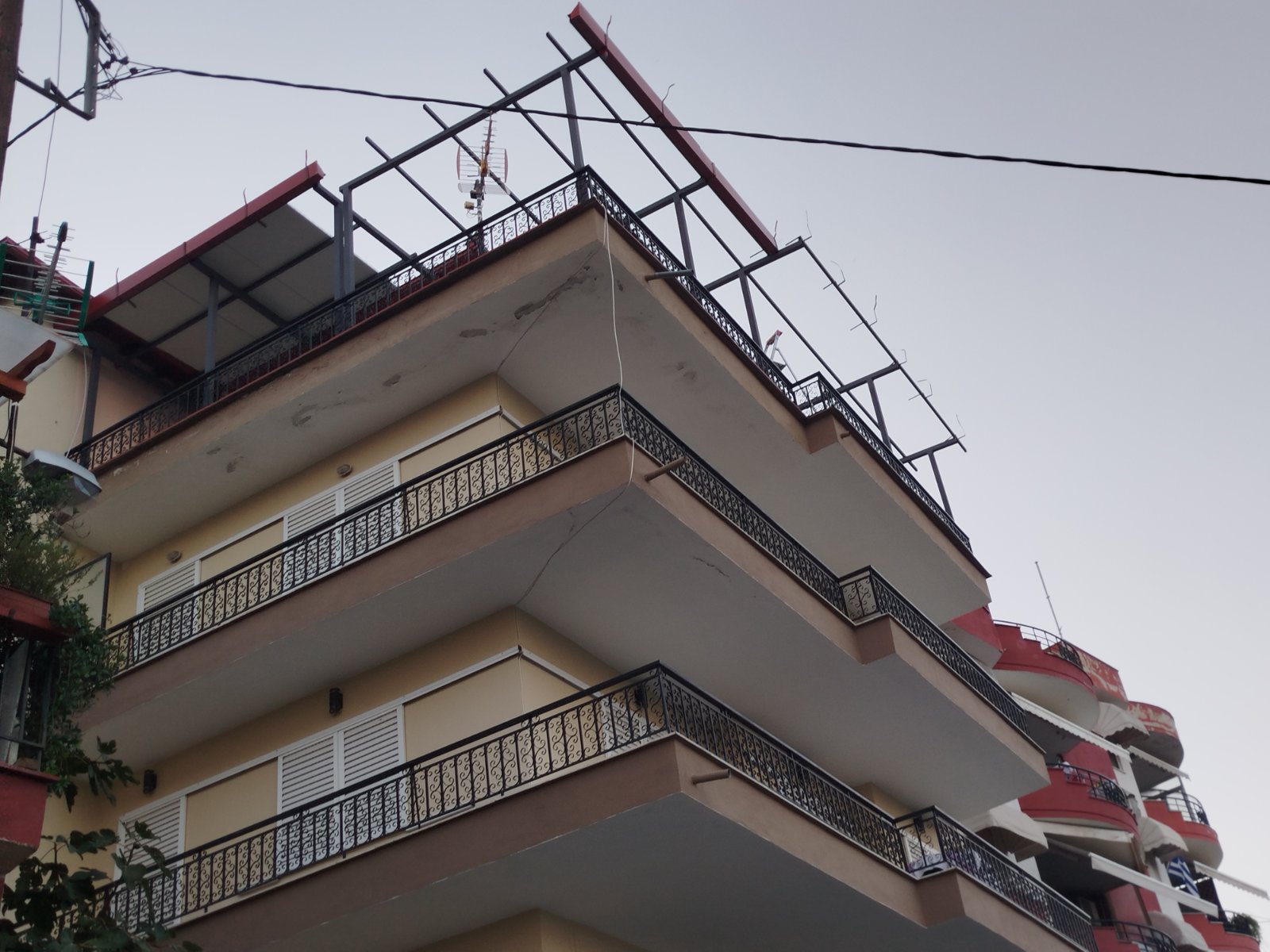 Μεταλλικές σκεπες και υπόστεγα - φωτογραφία 8